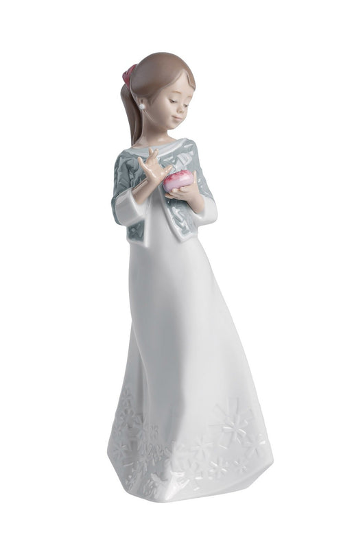 Porzellanfigur Mädchen mit Herz handgefertigt 20 cm Deko