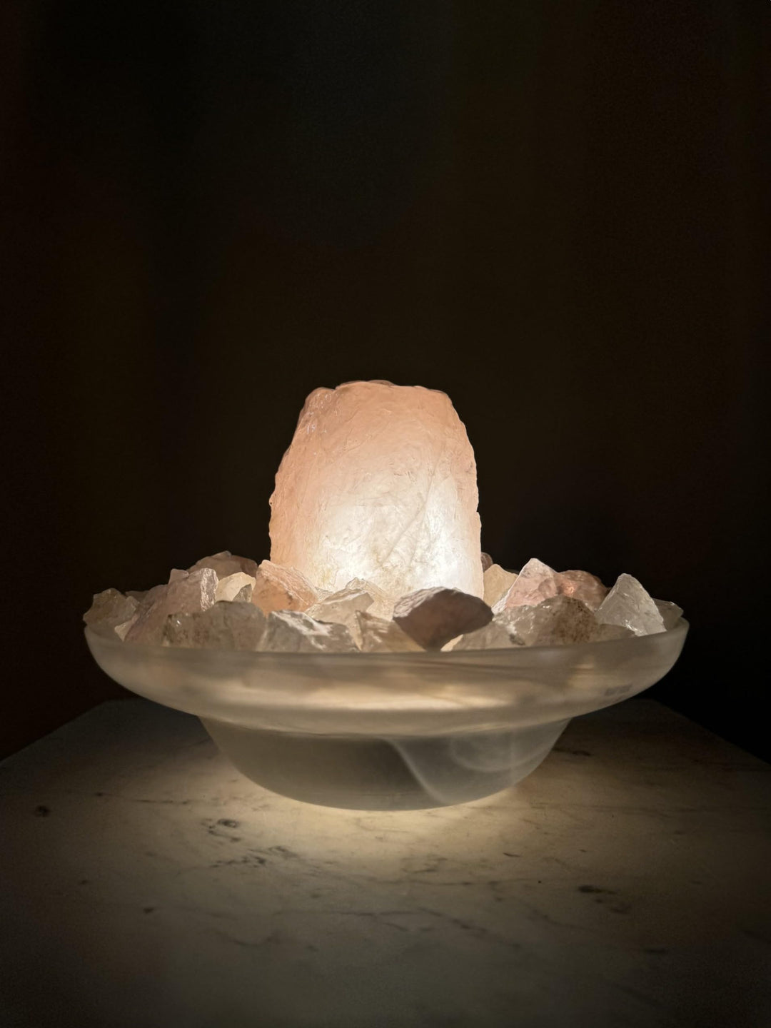 Zimmerbrunnen Rosenquarz mit Beleuchtung weisse Glasschale 25 cm - Bild 2