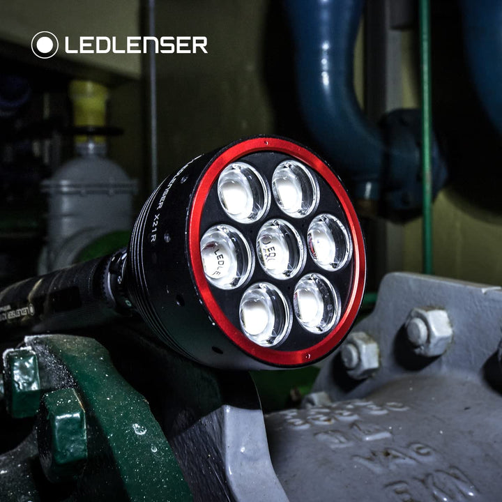 Akku-Taschenlampe 5000 lm 800 m Reichweite fokussierbar IP54 - Bild 2