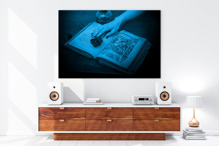 Leinwandbild Rote Rose auf Buch Monochrom Blau 80x60 cm - Bild 5