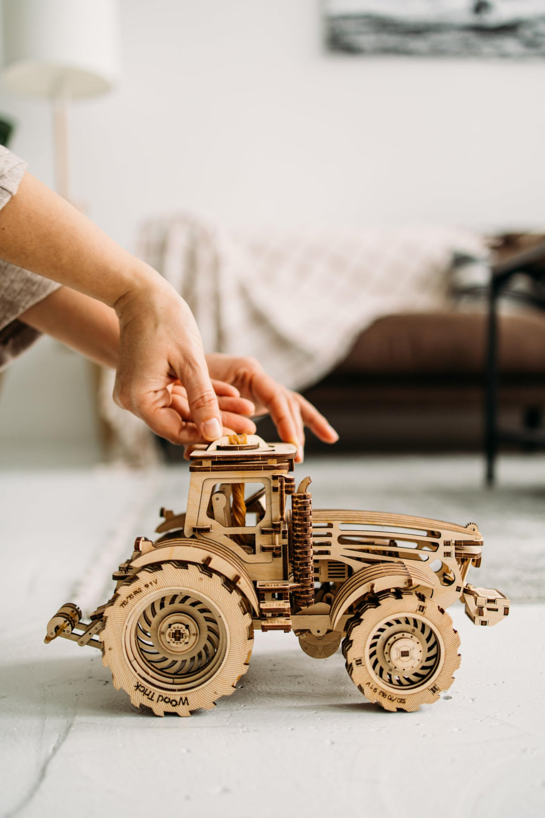 3D Holzpuzzle Traktor mechanisch 401 Teile mit Gummibandmotor - Bild 10