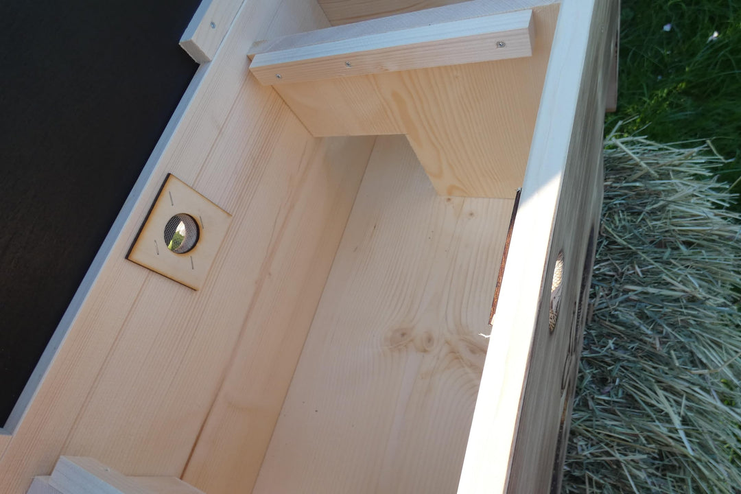 Igelfutterhaus XXL 80x40x32cm Vollholz mit Rattenklappe - Bild 4