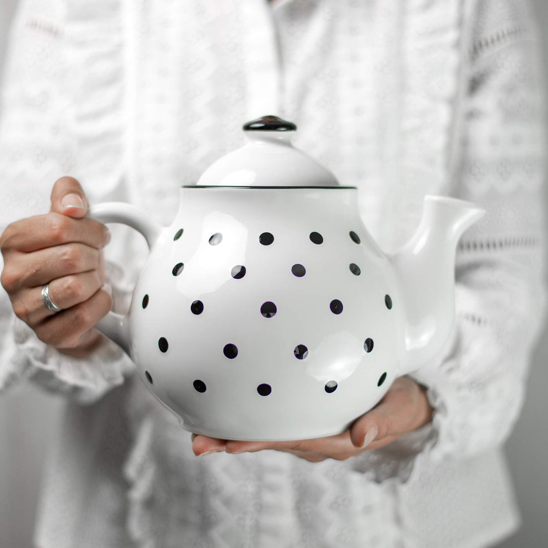 Teekanne Keramik 1,7 Liter Weiss Schwarz Polka Dots handgemacht