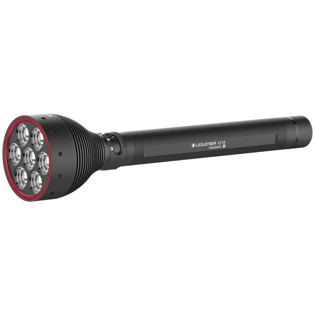 Akku-Taschenlampe 5000 lm 800 m Reichweite fokussierbar IP54