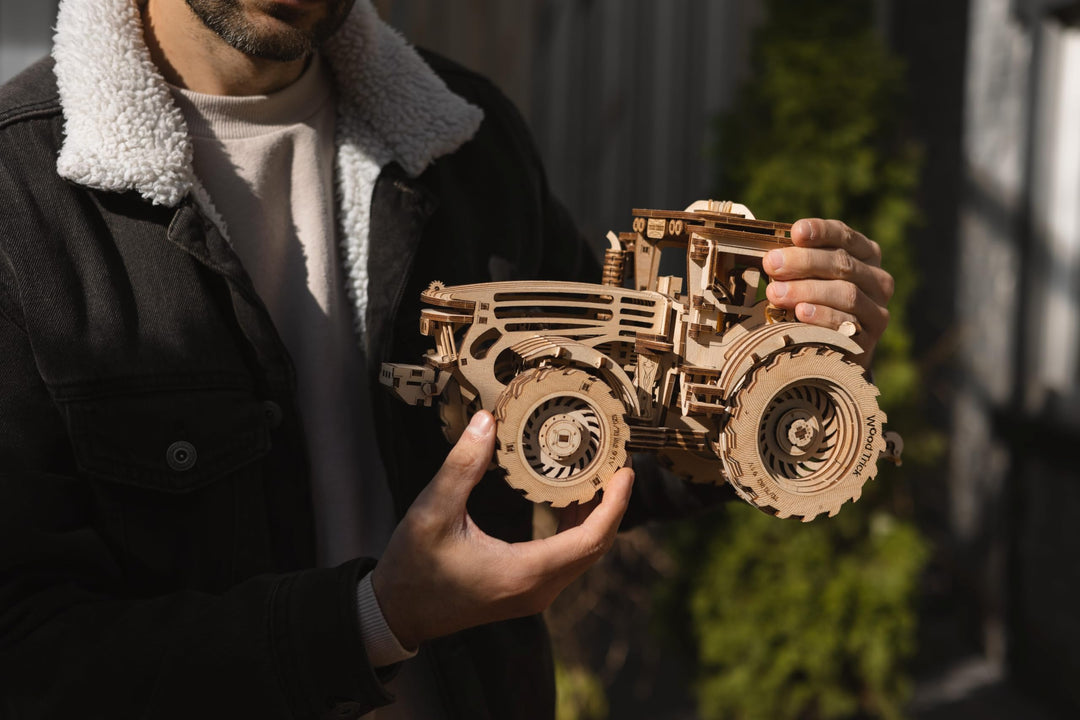 3D Holzpuzzle Traktor mechanisch 401 Teile mit Gummibandmotor - Bild 7
