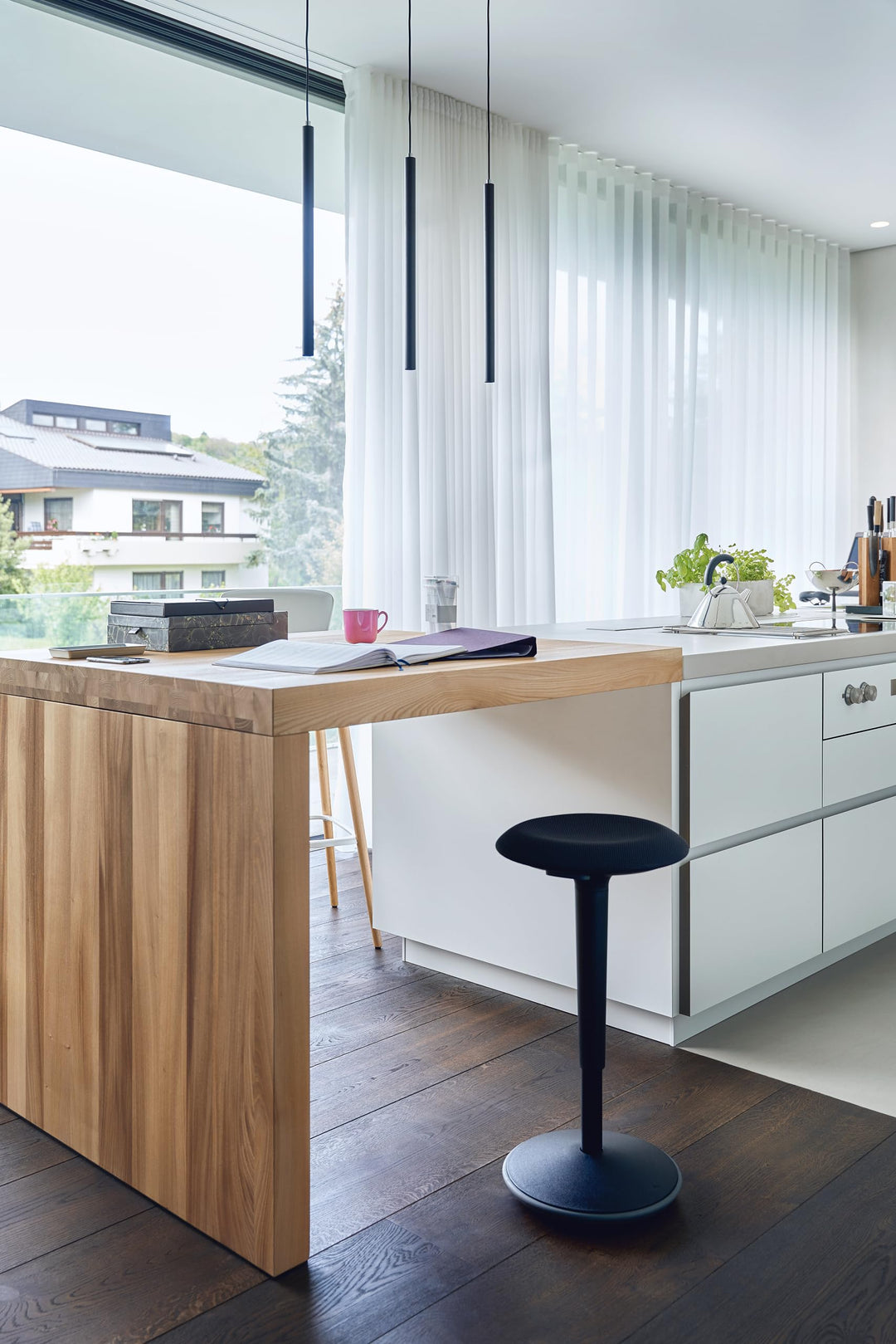 Ergonomischer Stehhocker höhenverstellbar 53–80 cm Kunststoff Rot - Bild 8