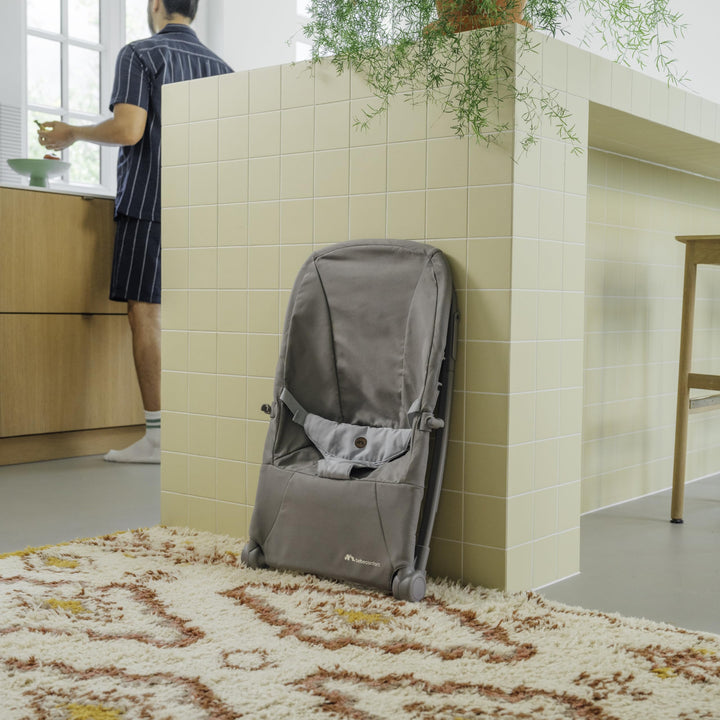 Babywippe klappbar 0–2 Jahre mit Spielbogen und 3-Punkt-Gurt - Bild 9
