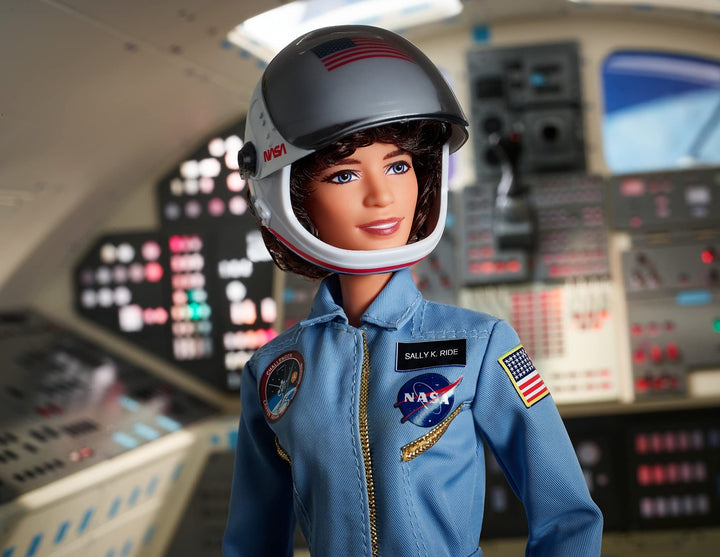 Sammlerpuppe Sally Ride Astronautin mit Raumanzug und Helm - Bild 2