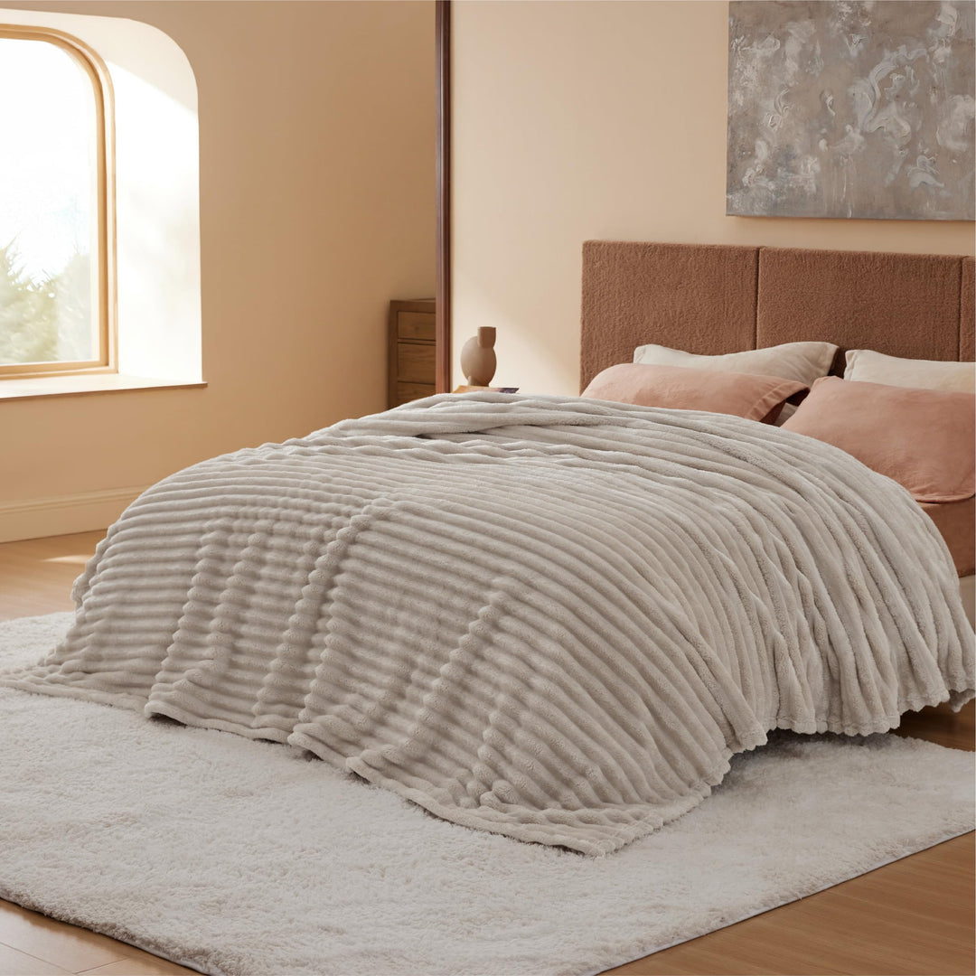 Kuscheldecke Flanell-Fleece 230x270 cm Streifenmuster Beige - Bild 9