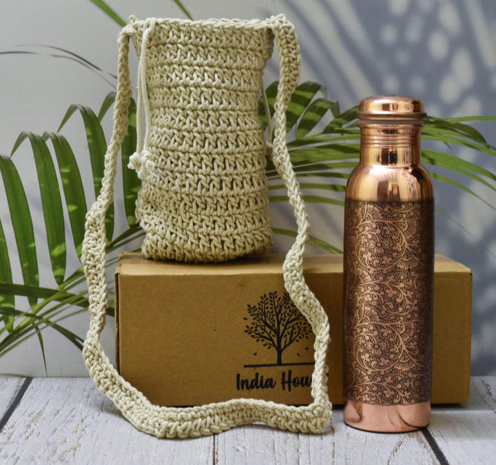 Kupferflasche graviert handgefertigt 1000 ml mit Makramee-Beutel