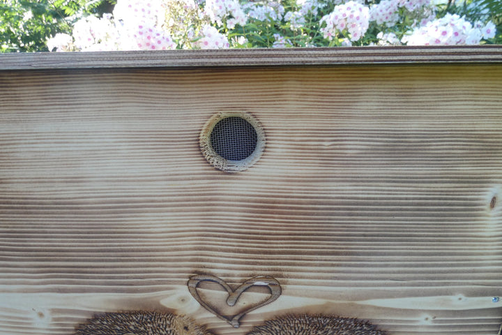 Igelfutterhaus XXL 80x40x32cm Vollholz mit Rattenklappe - Bild 7