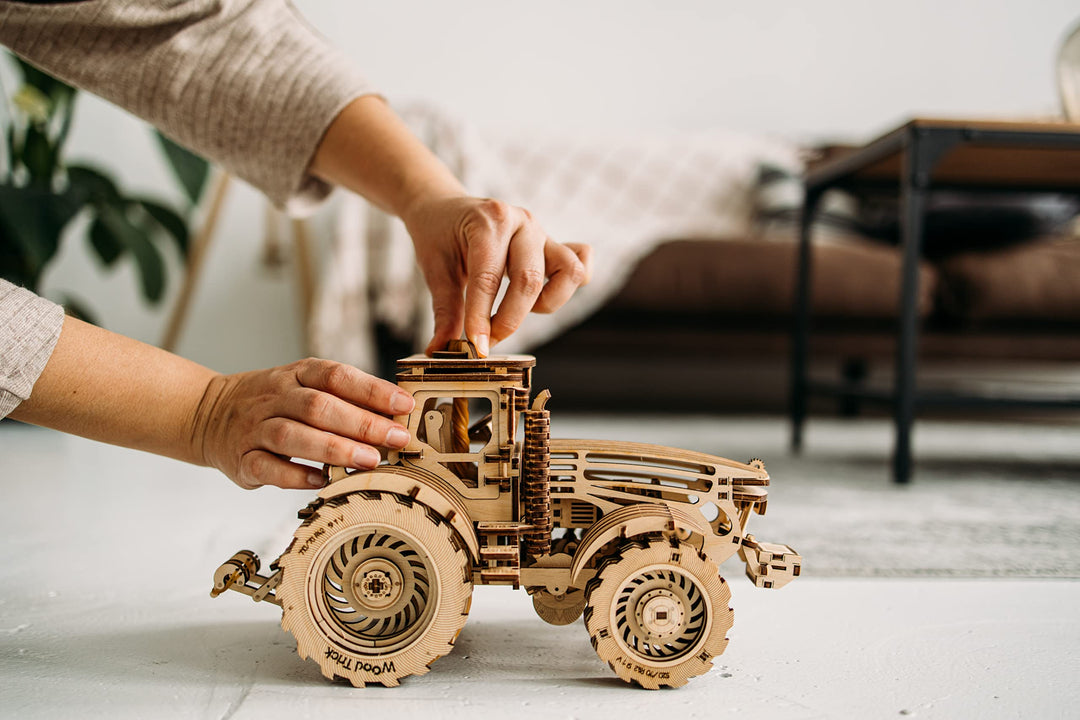 3D Holzpuzzle Traktor mechanisch 401 Teile mit Gummibandmotor - Bild 2