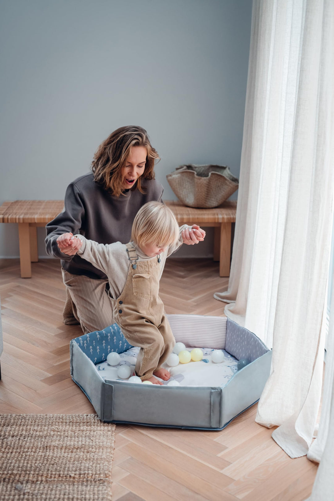 Spielbogen mit Krabbeldecke 3-in-1 Bällebad Aktivitätsmatte Baby - Bild 11