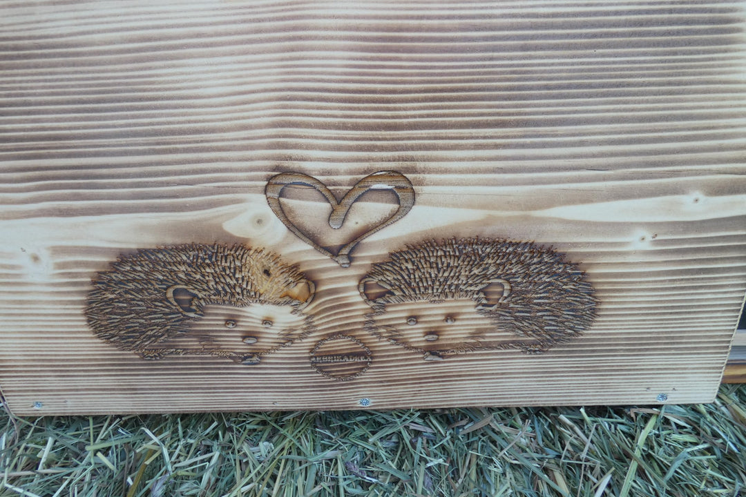 Igelfutterhaus XXL 80x40x32cm Vollholz mit Rattenklappe - Bild 6
