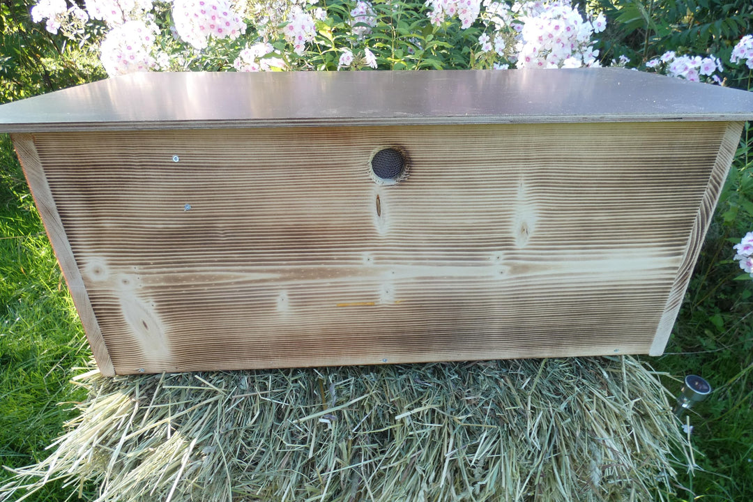 Igelfutterhaus XXL 80x40x32cm Vollholz mit Rattenklappe - Bild 3