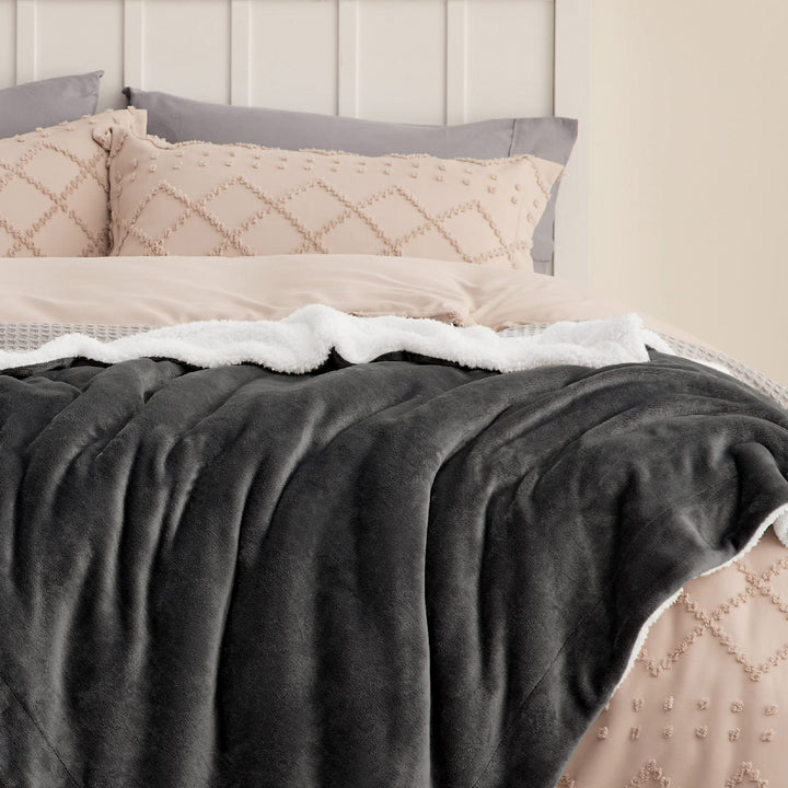 Kuscheldecke Sherpa Flanell 220x240 cm doppelseitig Anthrazit - Bild 4