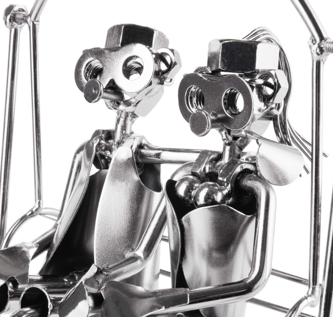 Schraubenmännchen Liebespaar auf Schaukel Metallfigur Handarbeit - Bild 5